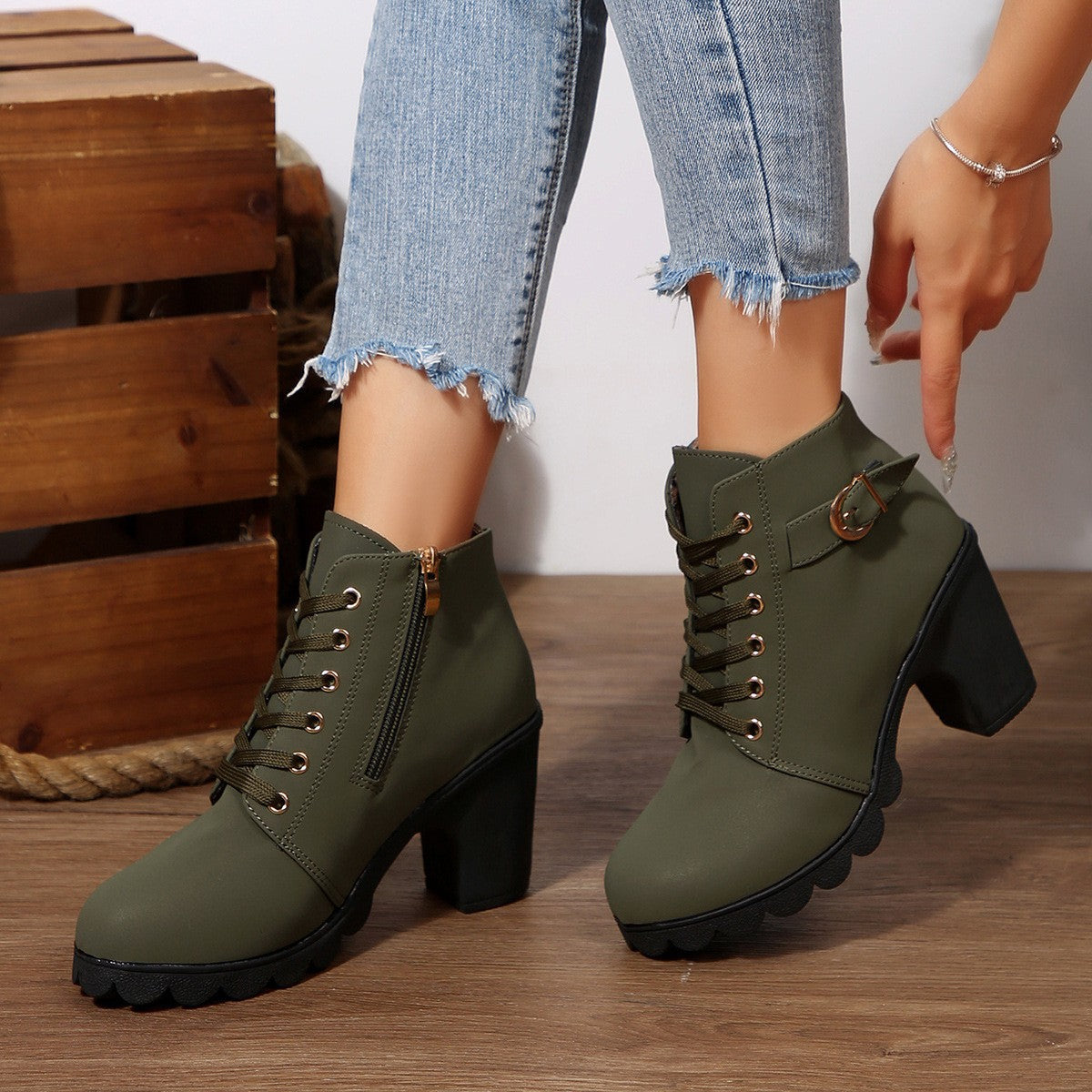 Women's Lace Up Combat Boots - Block Heel Round Toe Ankle Booties for Fall